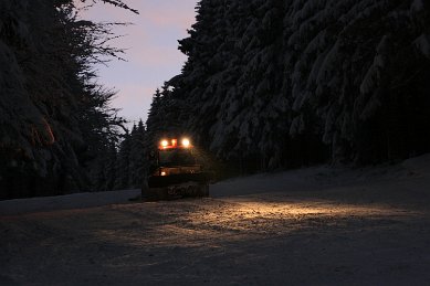 IB_Pistenraupe_nachts2